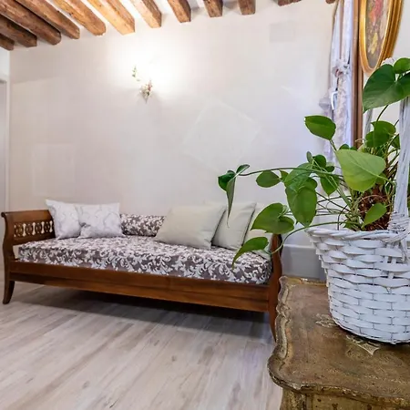 Apartment Downtown With Private Garden *