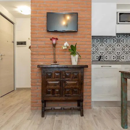 Con Giardino Privato, In Centro, Vicino Stazione Apartman