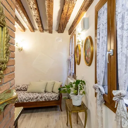 Apartment Downtown With Private Garden