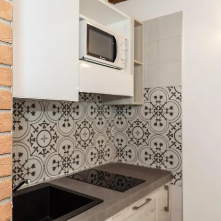 Con Giardino Privato, In Centro, Vicino Stazione *