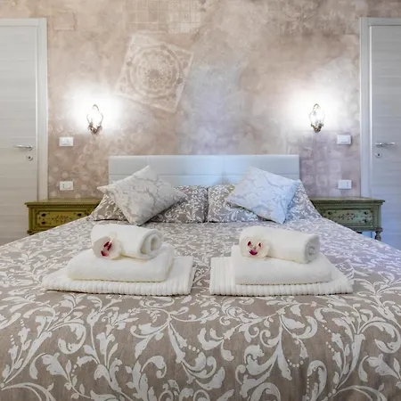 Apartment Con Giardino Privato, In Centro, Vicino Stazione