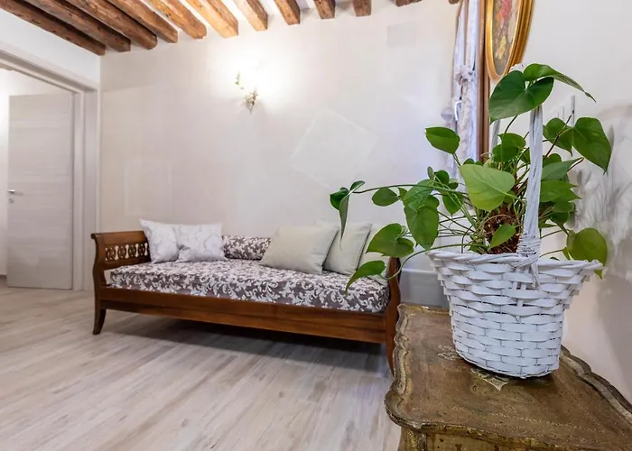 Apartment Con Giardino Privato, In Centro, Vicino Stazione *