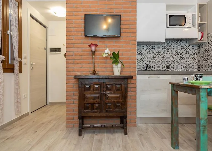 Con Giardino Privato, In Centro, Vicino Stazione Apartment
