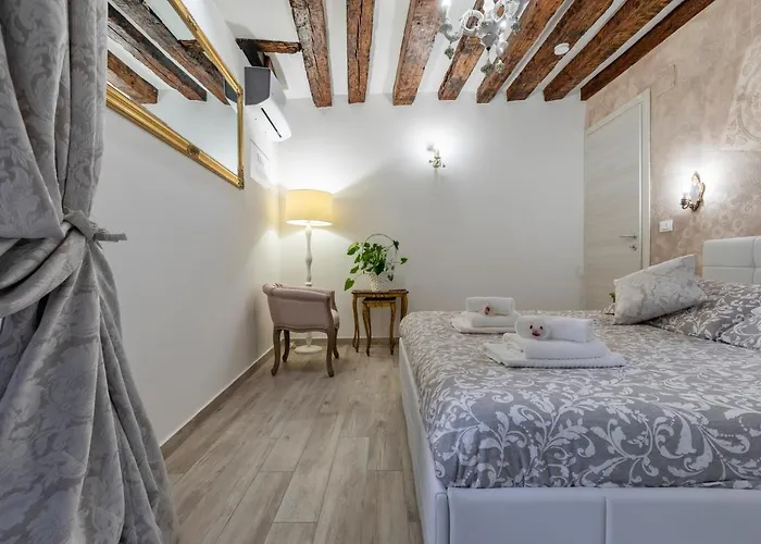 Con Giardino Privato, In Centro, Vicino Stazione *