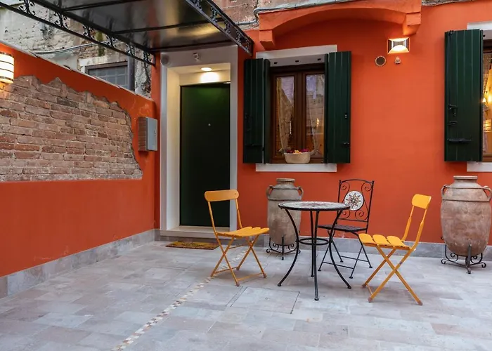 Con Giardino Privato, In Centro, Vicino Stazione شقة البندقية