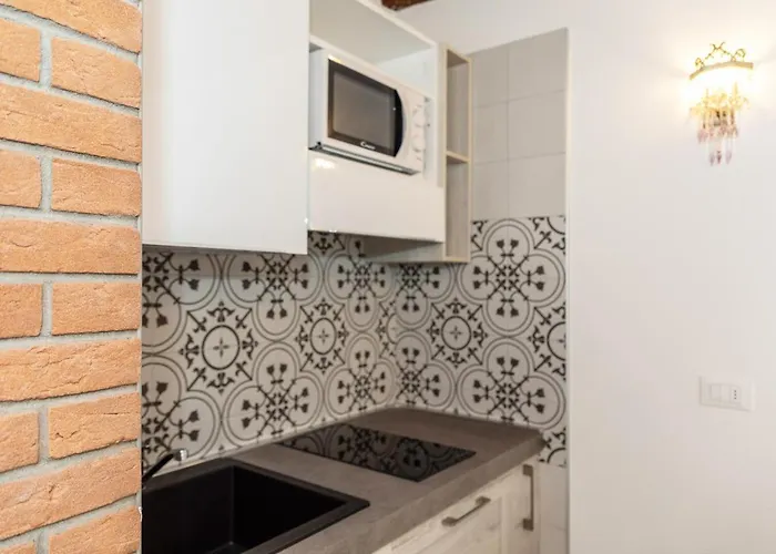 Con Giardino Privato, In Centro, Vicino Stazione *