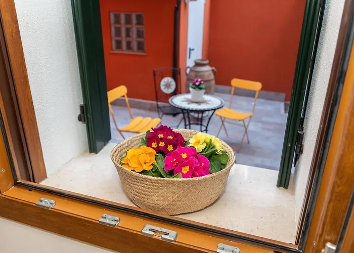 Con Giardino Privato, In Centro, Vicino Stazione *